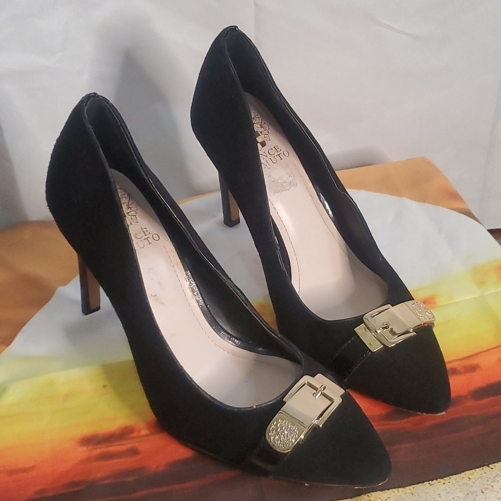 Vince Camuto black suede pointed toe heels Size 7.5